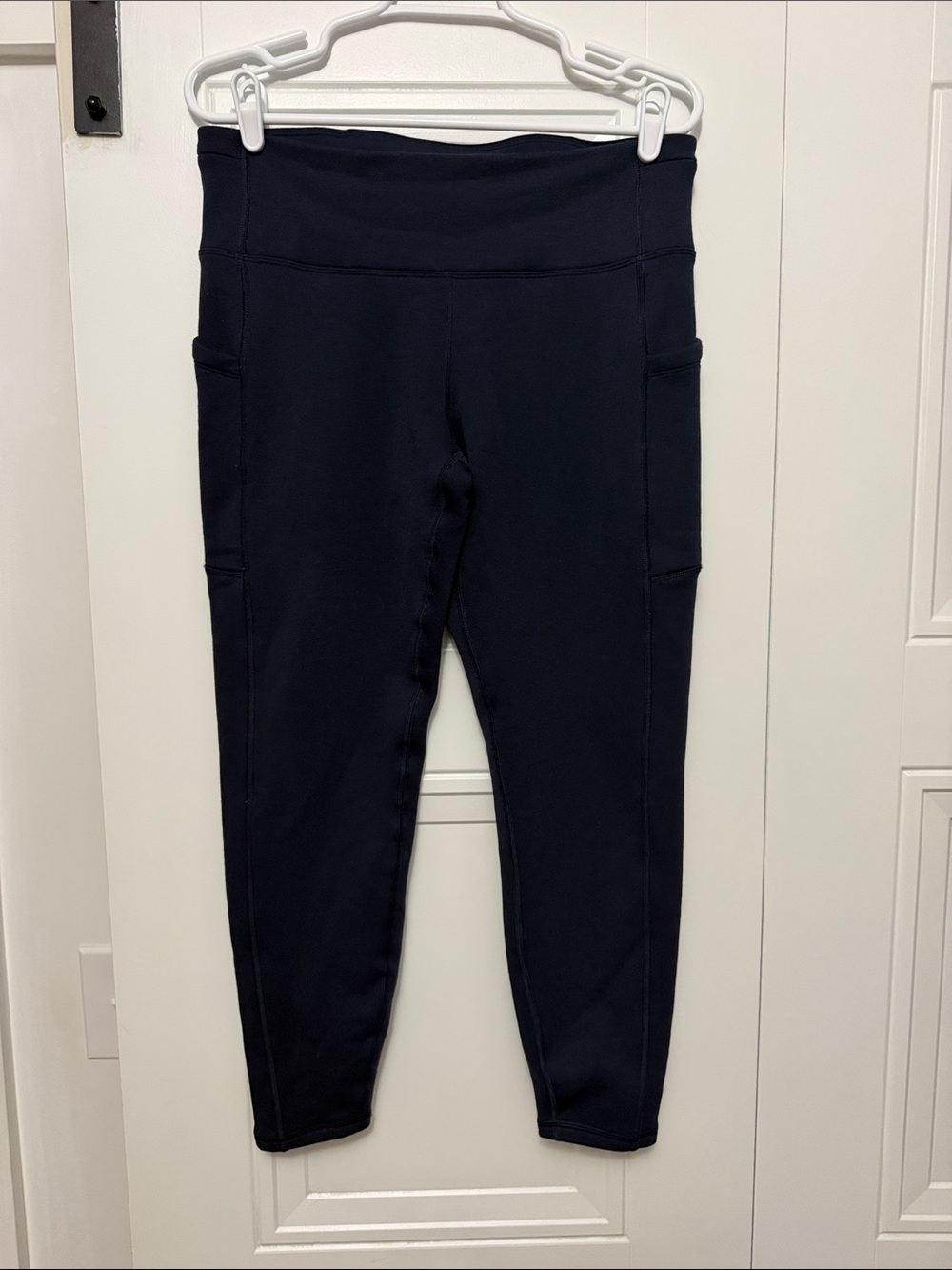 Athleta Women’s Altitude Stash Tight in Navy Blue